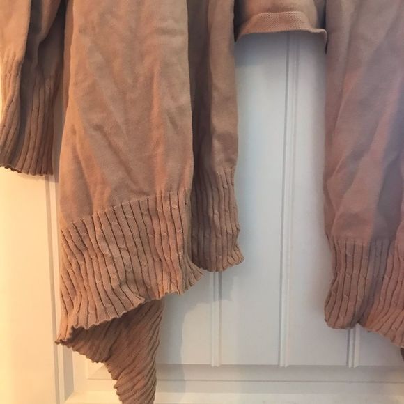 Sir Alistair Rai Lotus Wrap - Picture 4 of 5